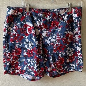 Bandolino Floral Women's Shorts. Size 10